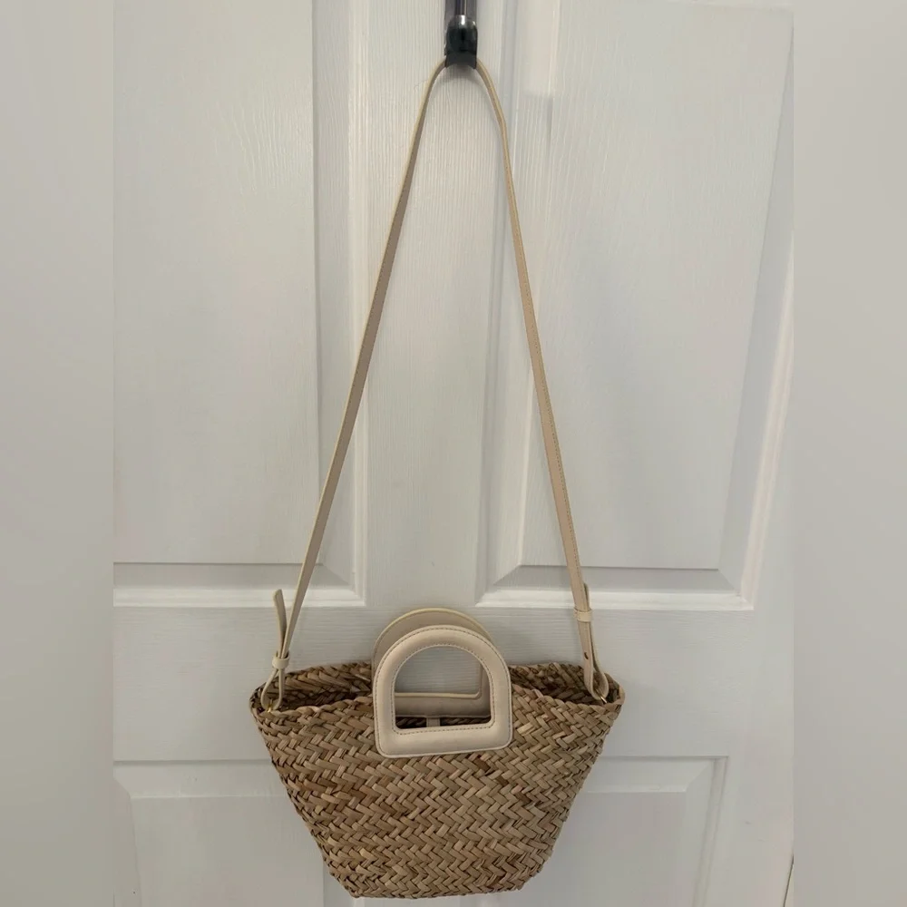 Madewell Mini Bucket Crossbody Bag in Handwoven Straw - Picture 3 of 12
